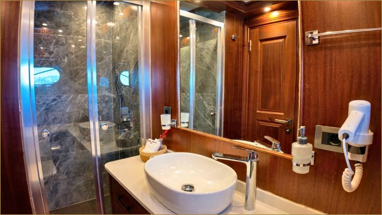 Luxurious en-suite bathroom